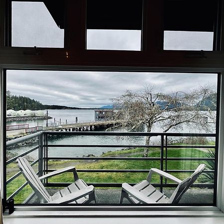Island Village Properties At Fred Tibbs Tofino Esterno foto