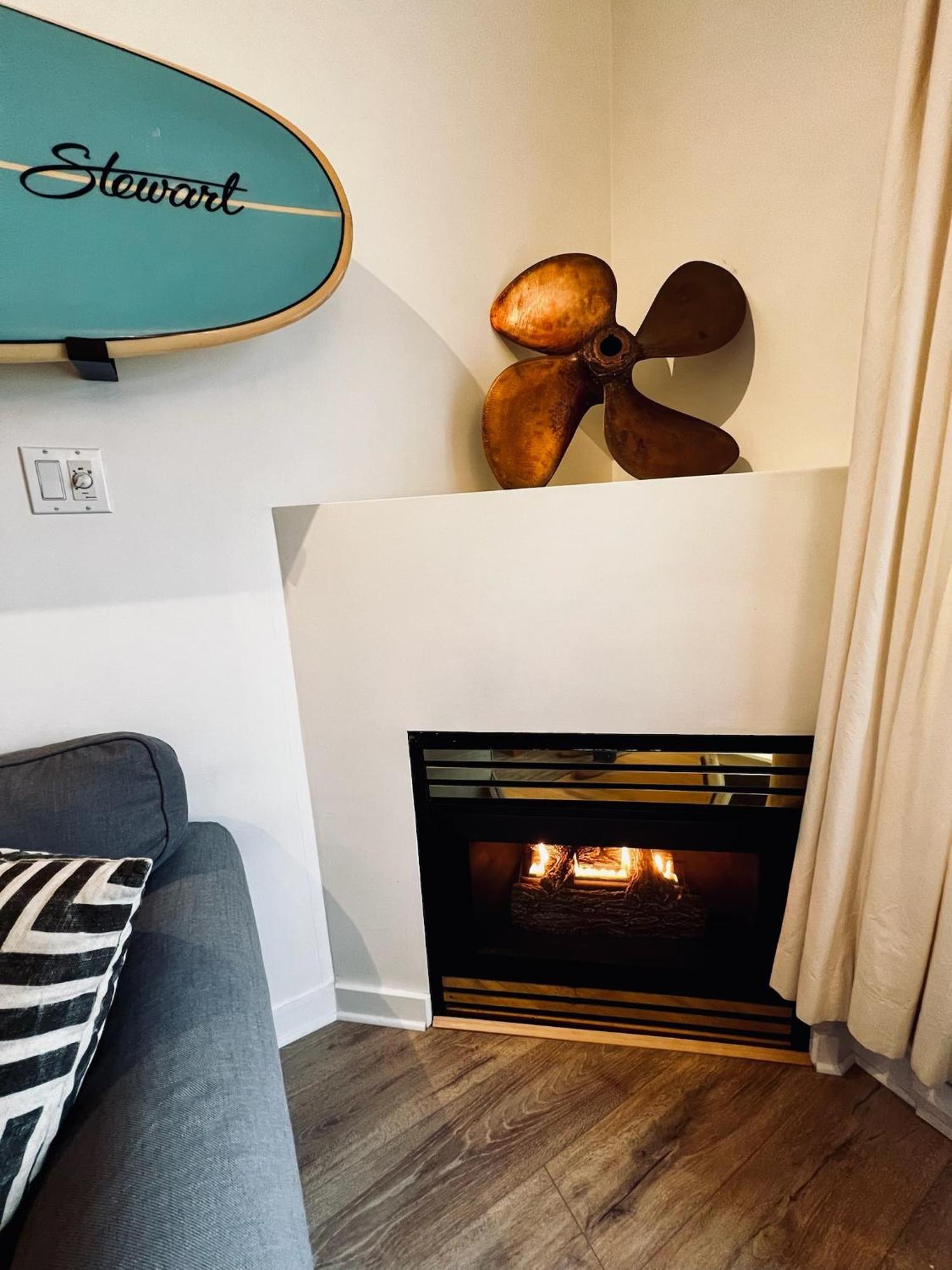 Island Village Properties At Fred Tibbs Tofino Camera foto