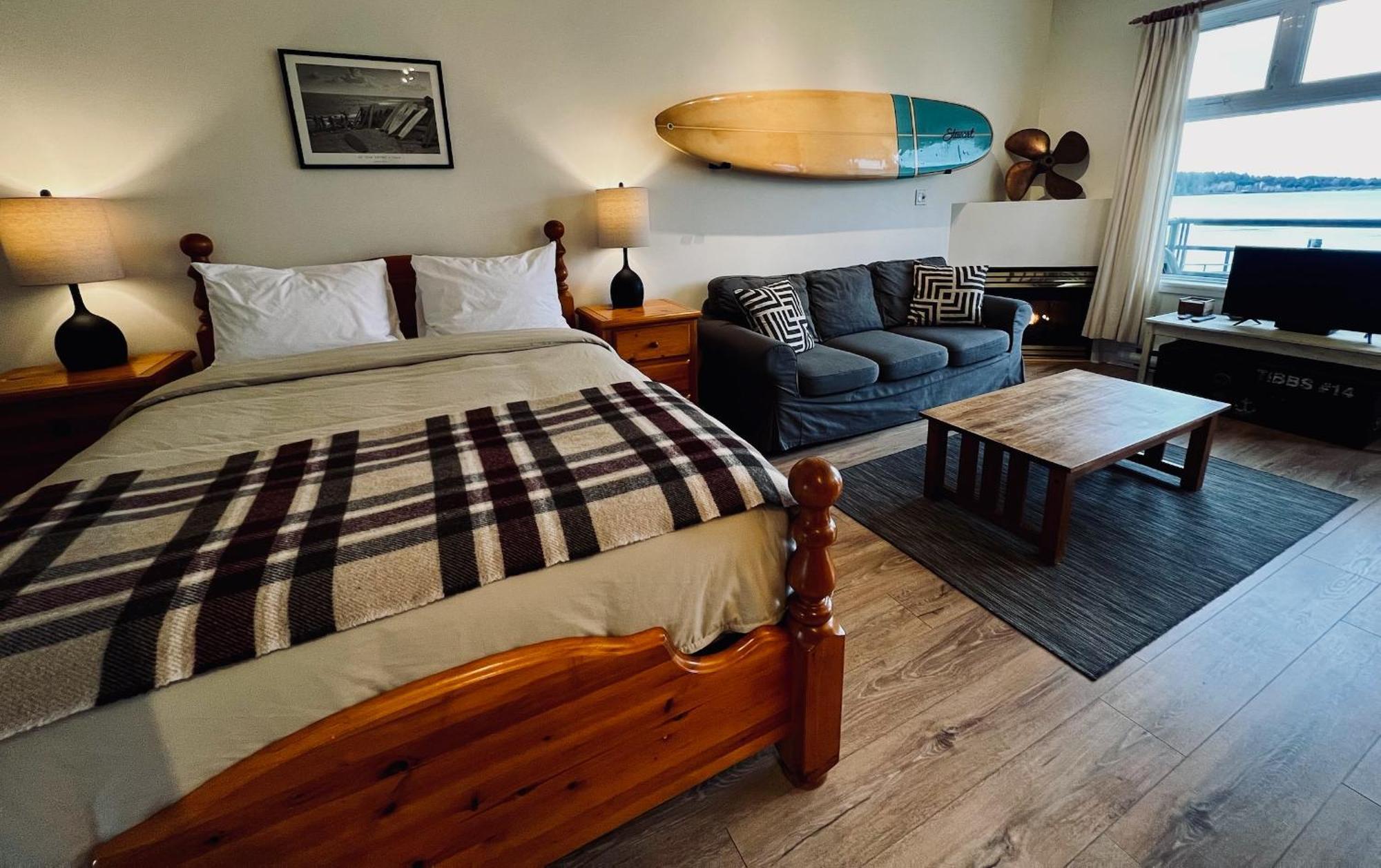 Island Village Properties At Fred Tibbs Tofino Camera foto