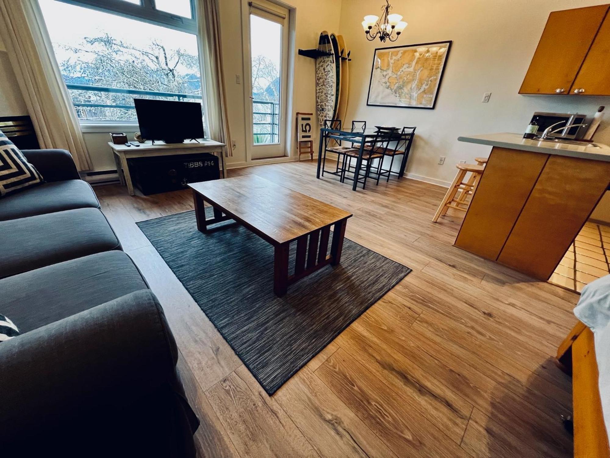 Island Village Properties At Fred Tibbs Tofino Camera foto