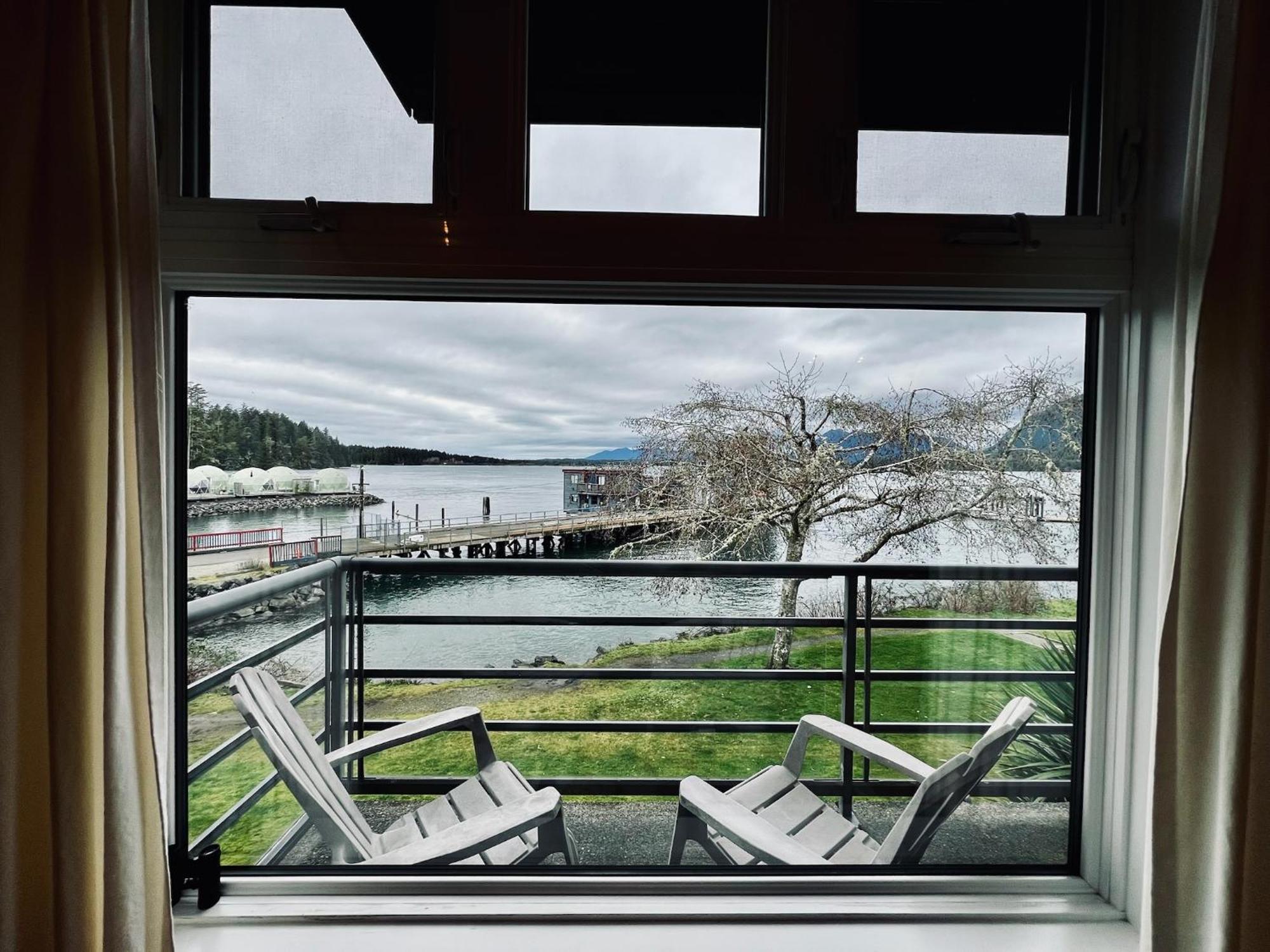 Island Village Properties At Fred Tibbs Tofino Esterno foto