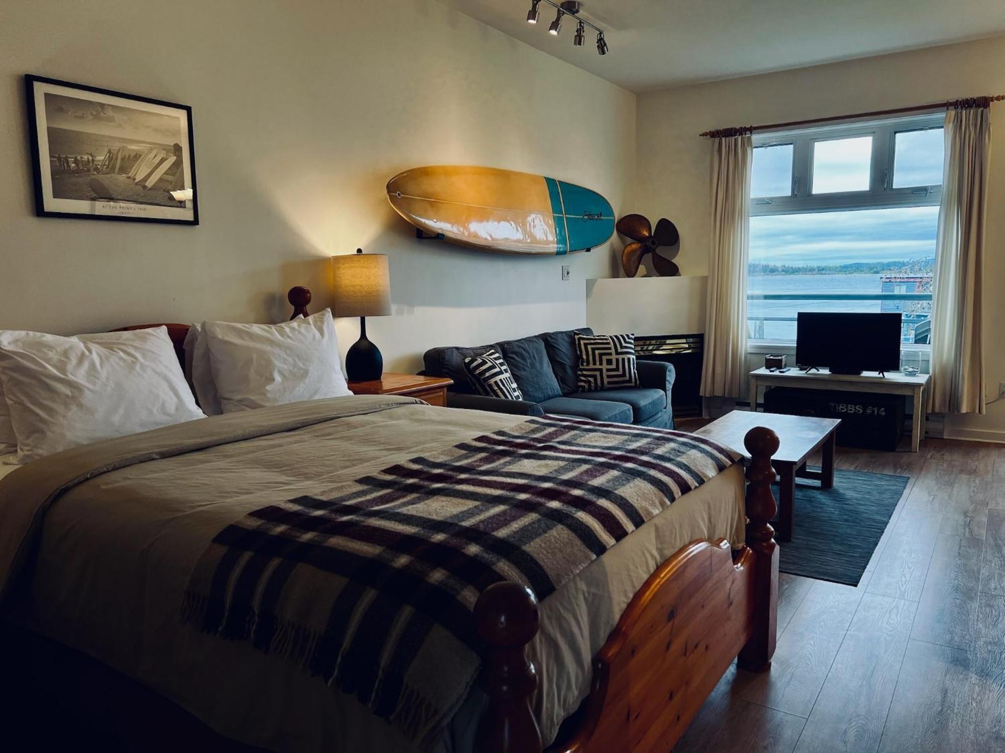 Island Village Properties At Fred Tibbs Tofino Camera foto