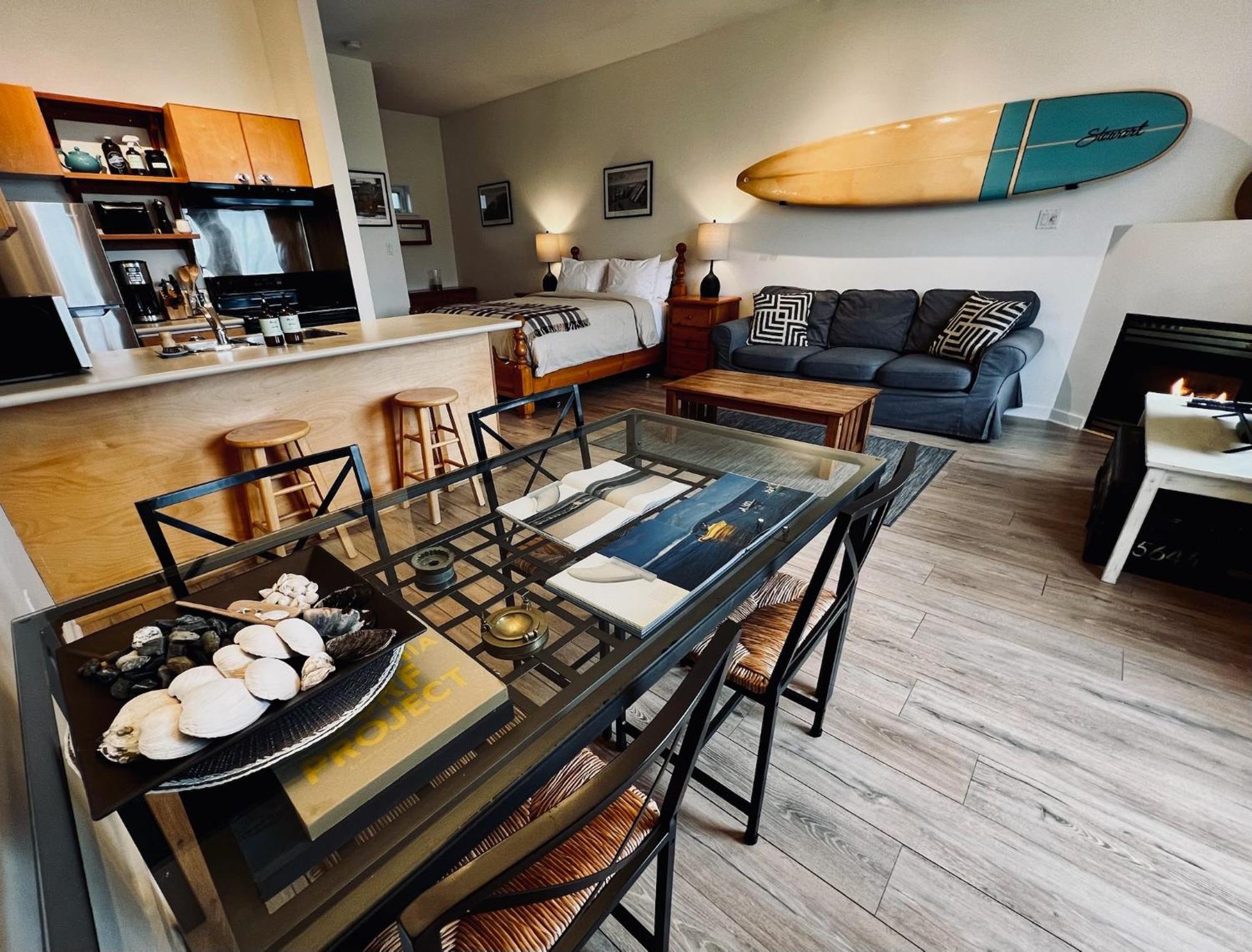 Island Village Properties At Fred Tibbs Tofino Camera foto